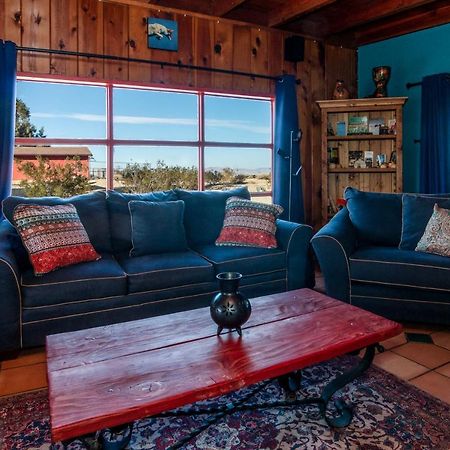 טוונטיניין פאלמס Chuck'S Cabin In A Joshua Tree Community מראה חיצוני תמונה