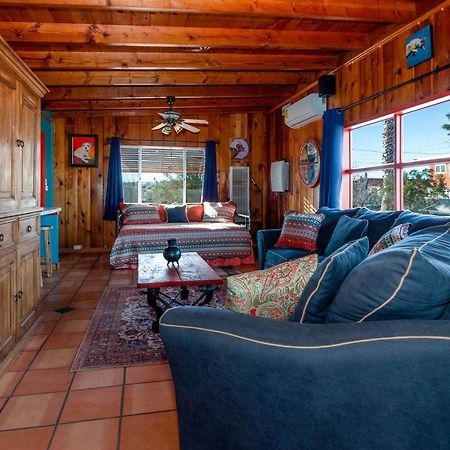 טוונטיניין פאלמס Chuck'S Cabin In A Joshua Tree Community מראה חיצוני תמונה