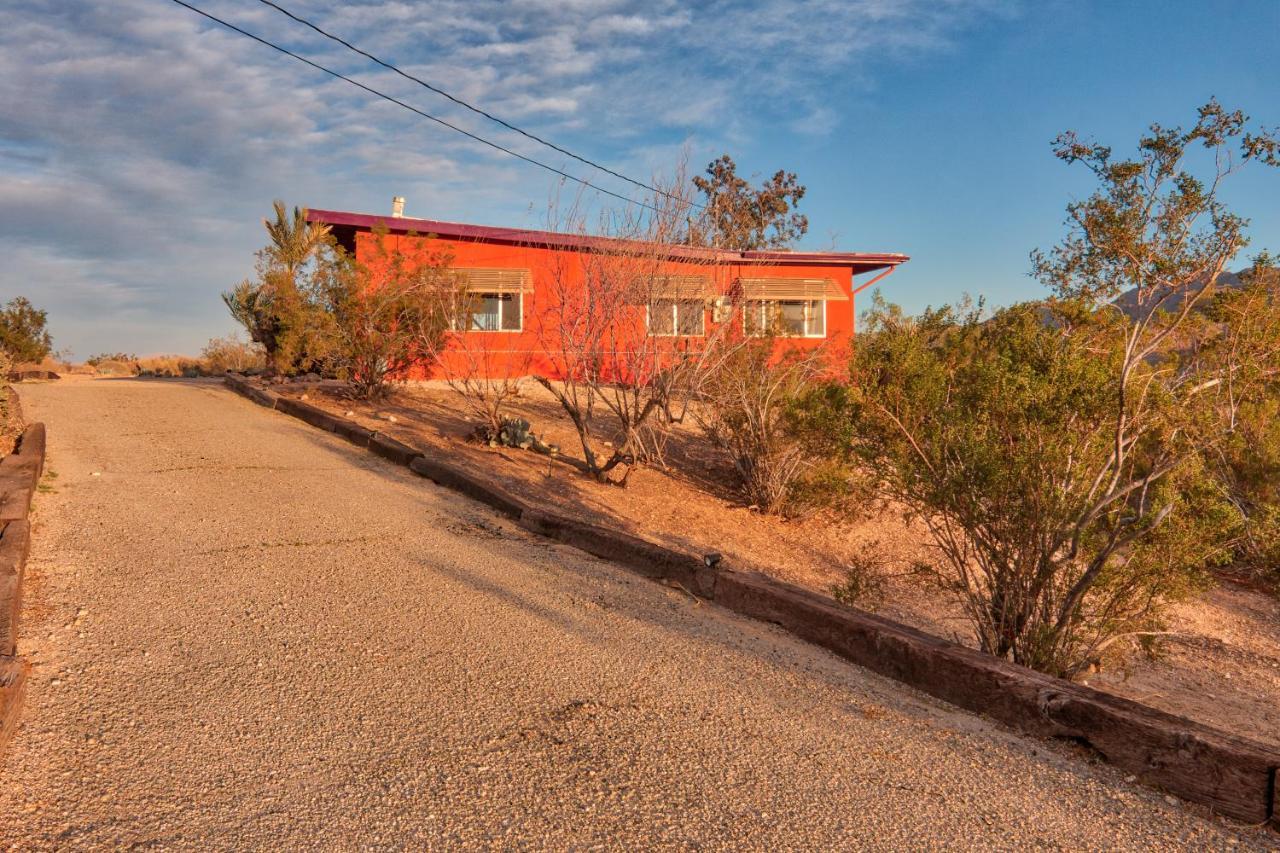 טוונטיניין פאלמס Chuck'S Cabin In A Joshua Tree Community מראה חיצוני תמונה