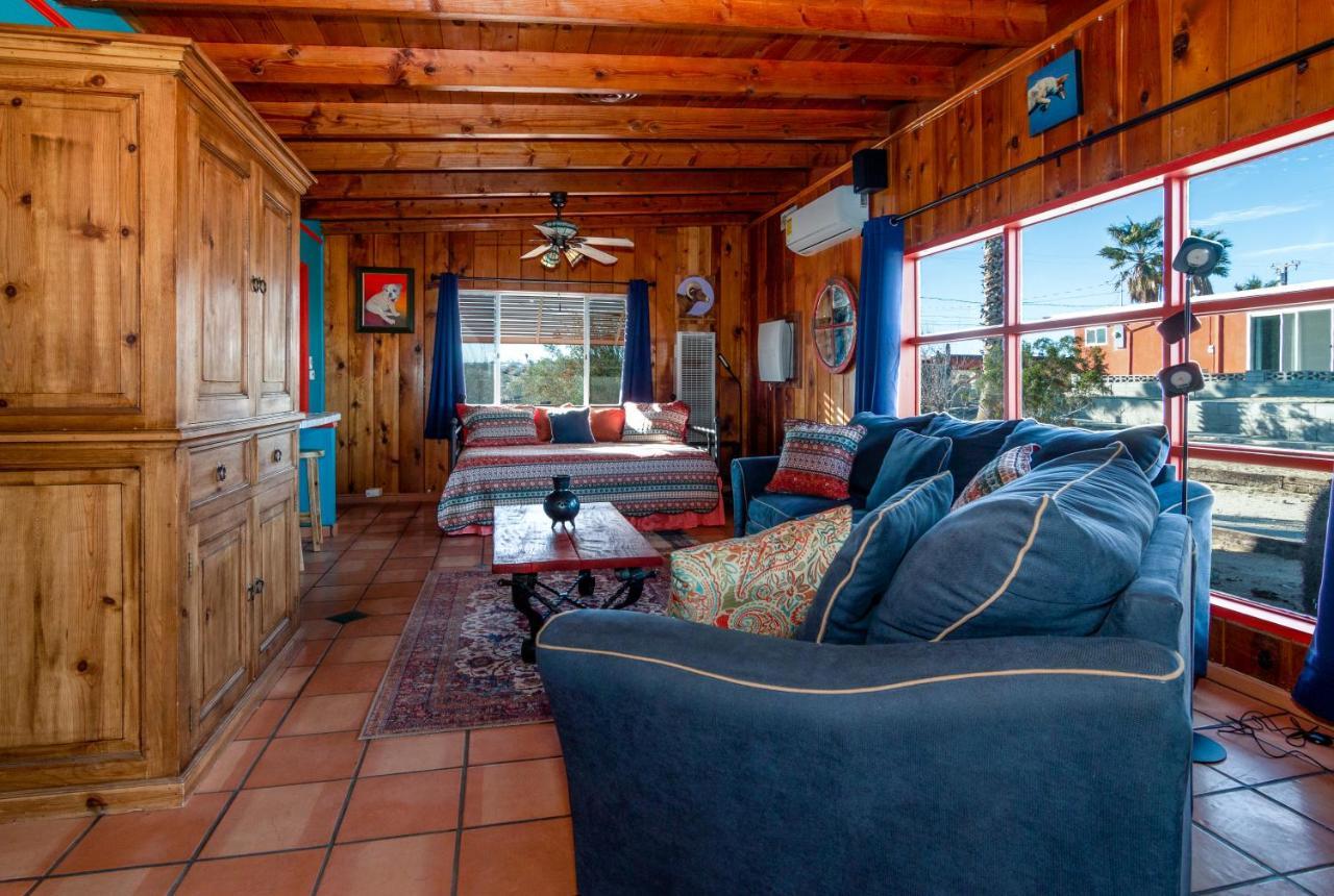 טוונטיניין פאלמס Chuck'S Cabin In A Joshua Tree Community מראה חיצוני תמונה